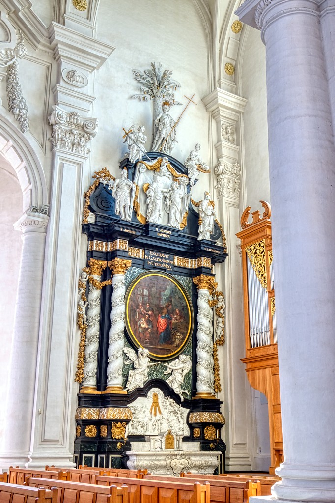 HDR Abbaye Abdij van Averbode religie reliogion belgie belgique kerk eglise spiegelvijver klooster kerkfotografie kathedraal rooms katholiek